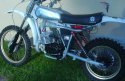 250-Cross-1980-chrome-noire-lisere-jaune-husqvarna-02-.jpg